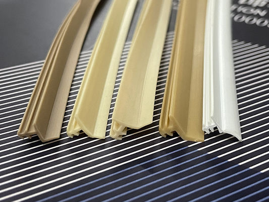 Уплотнения обнажать погоды PVC ODM watertight на деревянная доска обхода 9.7*9.5mm